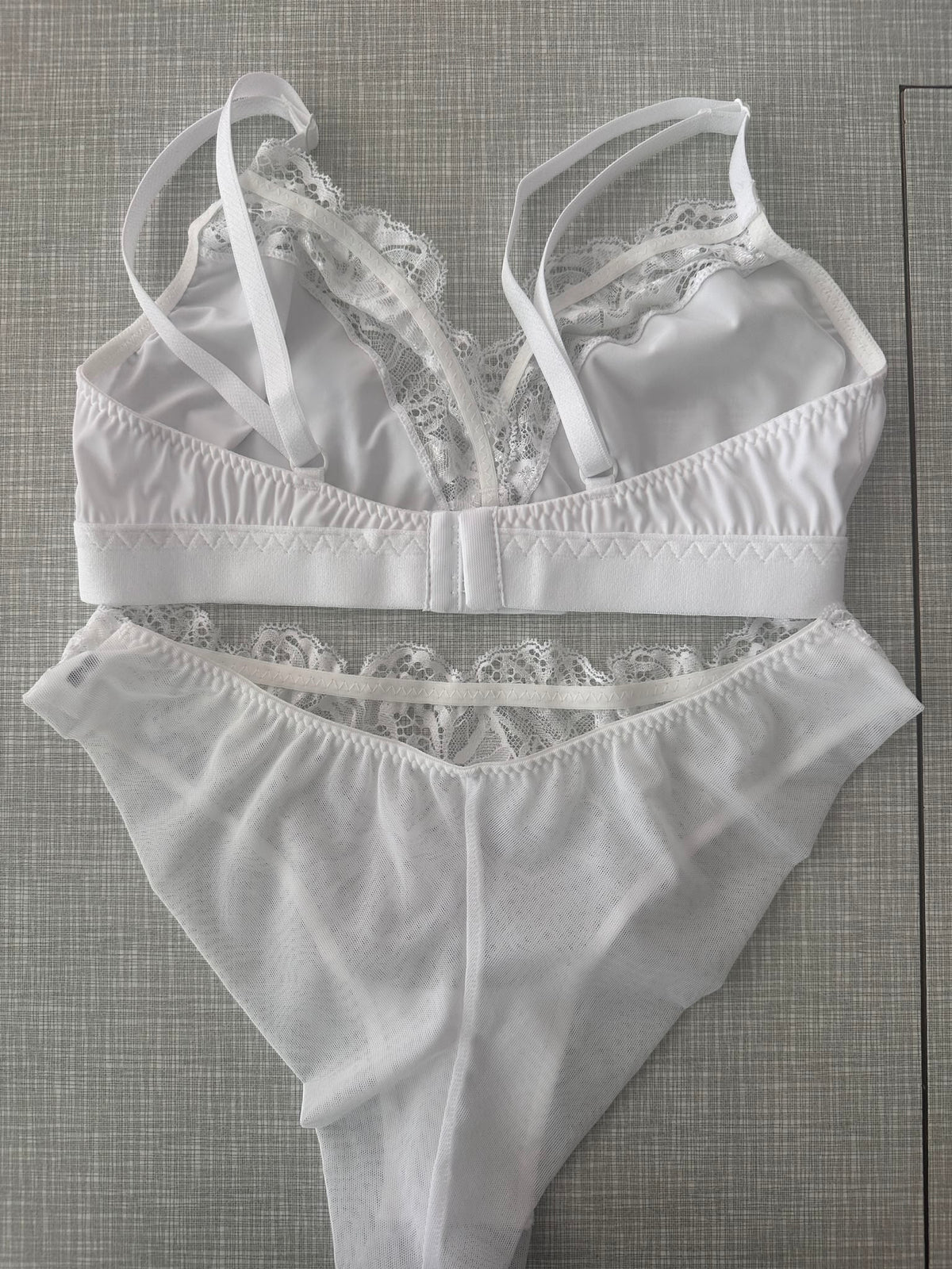 Sutien alb cu detalii din dantelă Pure Soft – LCD 116