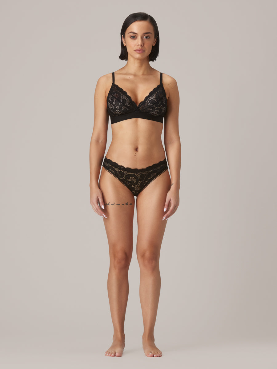 Intimo compressivo con pizzo nero