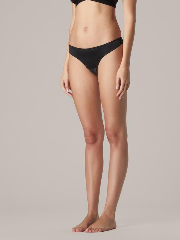 Set Lenjerie Compresivă Enigma Black,                                                   Colecția MAAM | Andreea Bădală